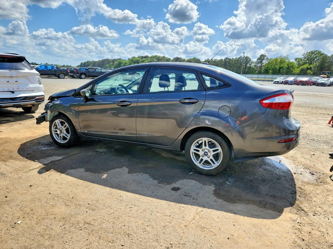 2019 Ford Fiesta Se - Image 2