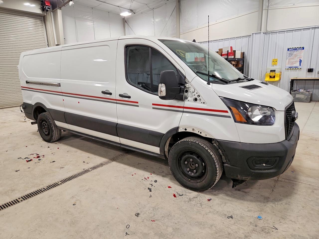 2022 Ford Transit 250 Delivery Van - Image 4