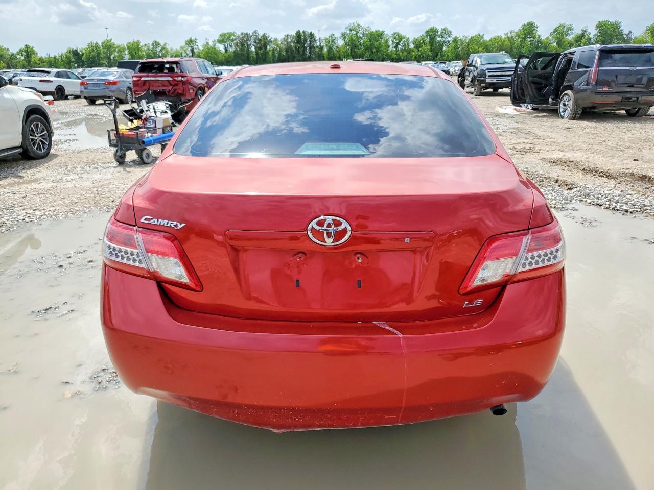 2010 Toyota Camry Le - Image 6