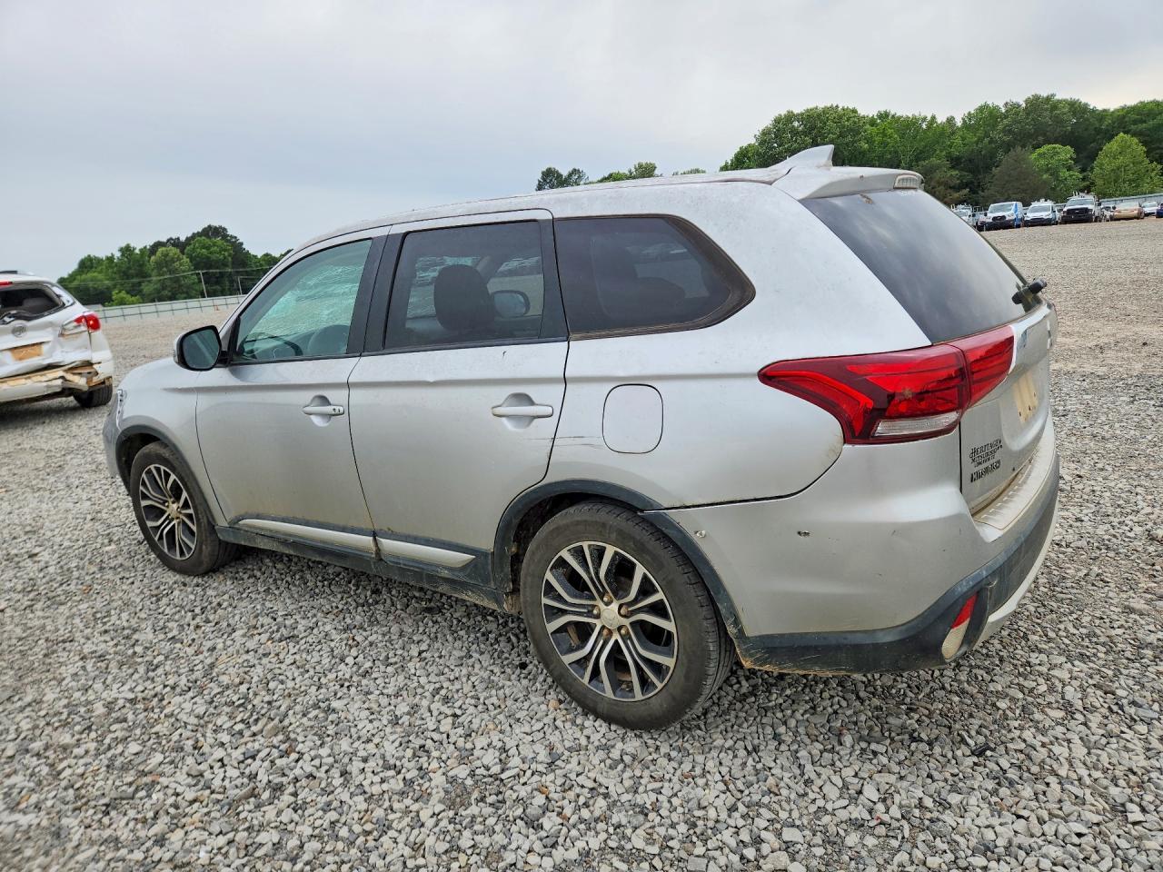 2018 Mitsubishi Outlander Se - Image 2