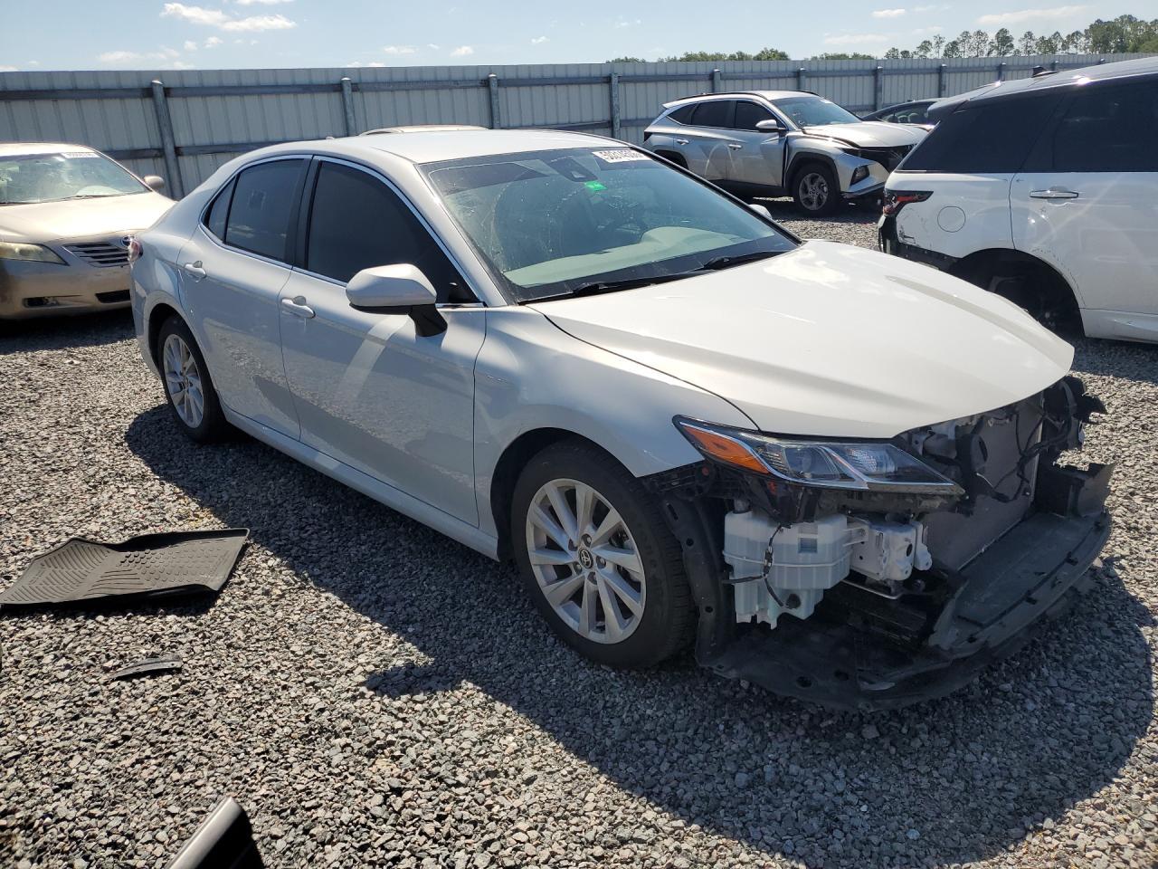 2022 Toyota Camry Le - Фото 4