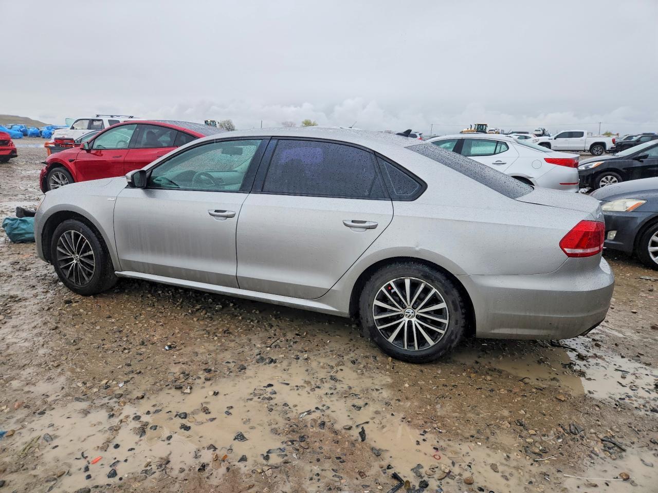 2014 Volkswagen Passat S - Фото 2