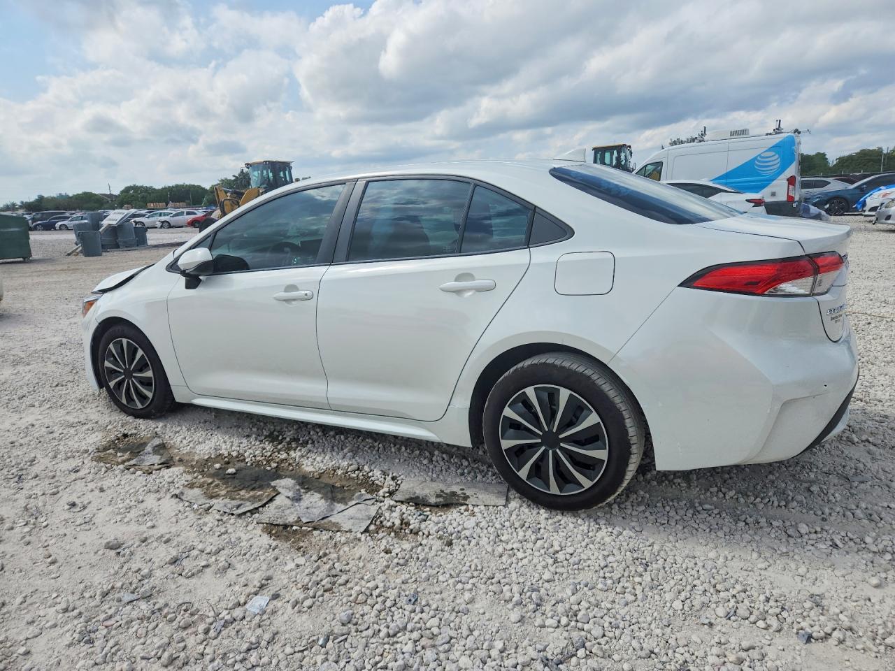 2021 Toyota Corolla Le - Фото 2