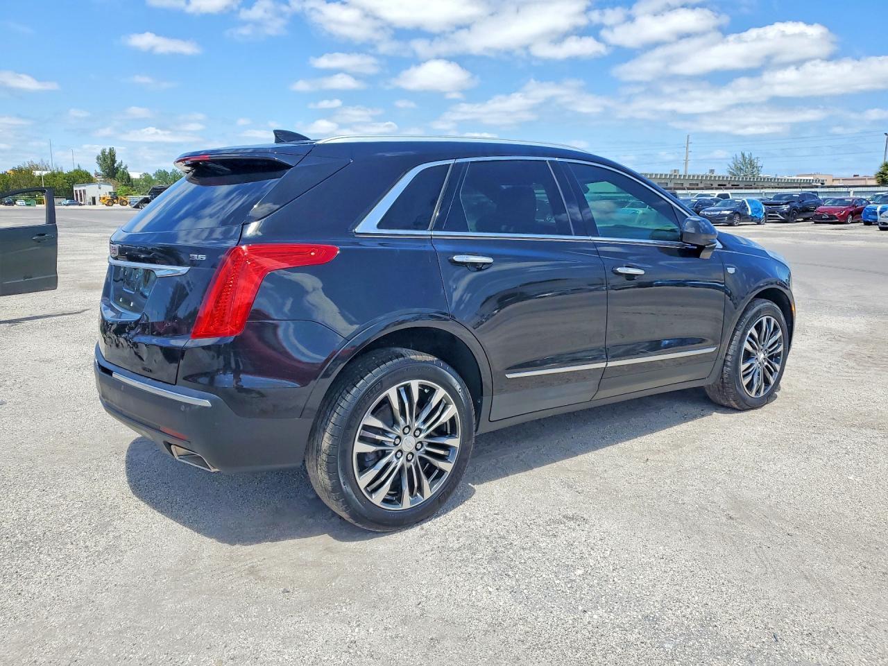 2018 Cadillac Xt5 Premium Luxury - Image 3
