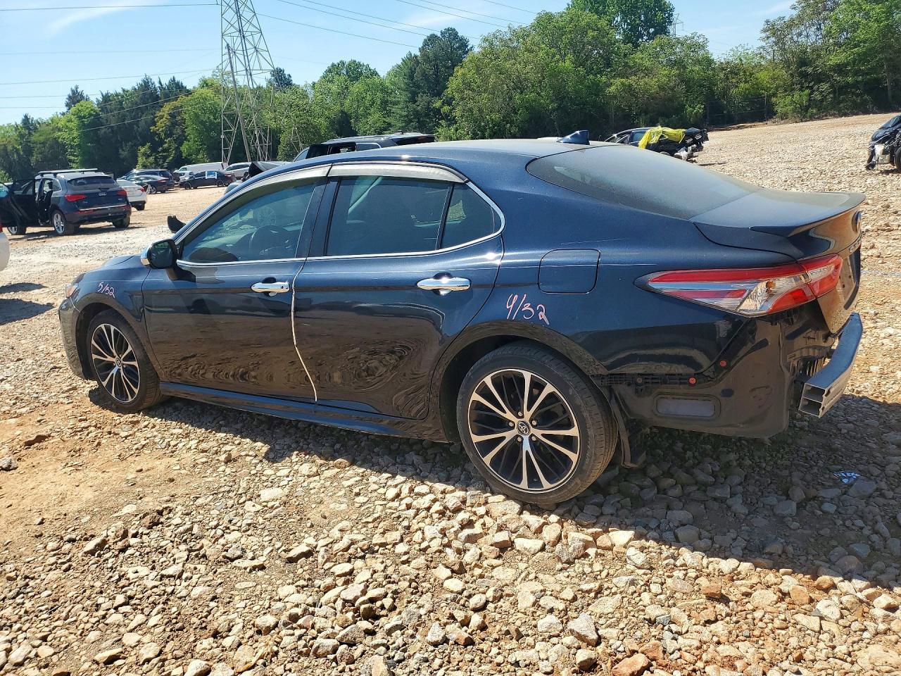 2019 Toyota Camry Se - Фото 2