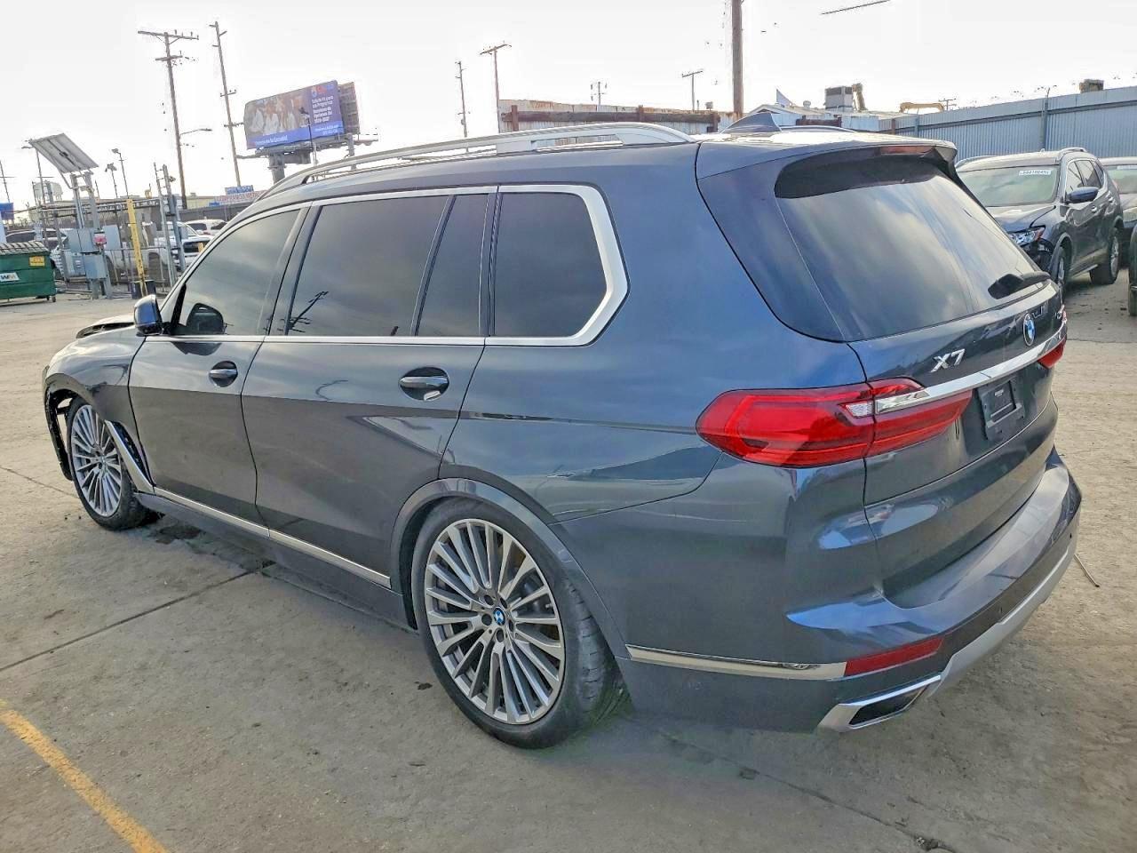 2019 BMW X7 xDrive50I - Фото 2