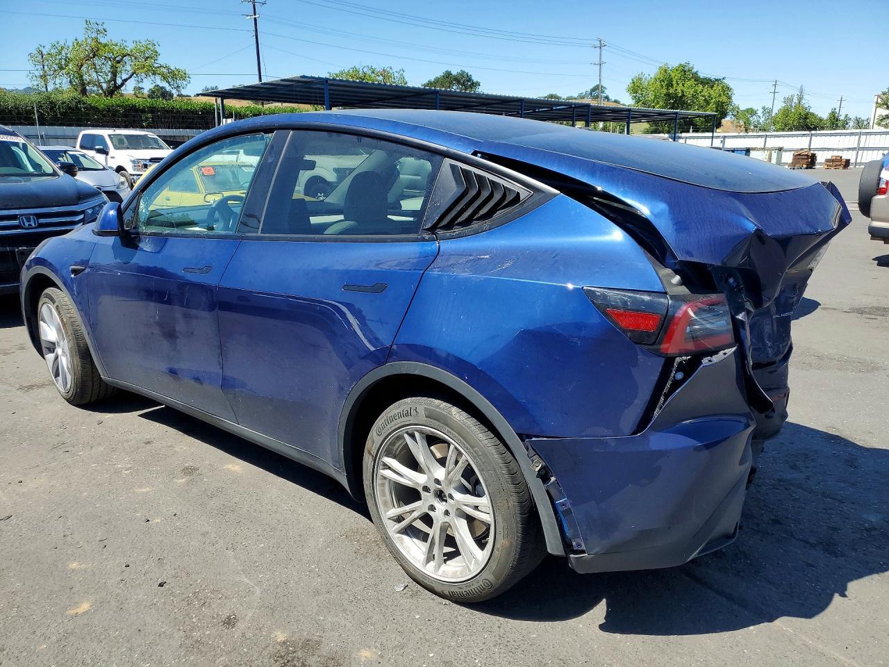 2023 Tesla Model Y - Фото 2