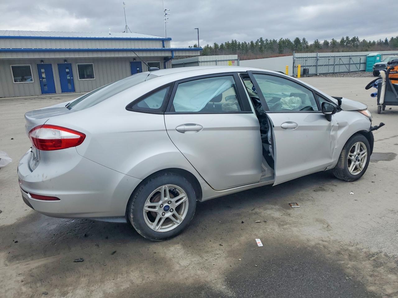 2017 Ford Fiesta Se - Фото 3