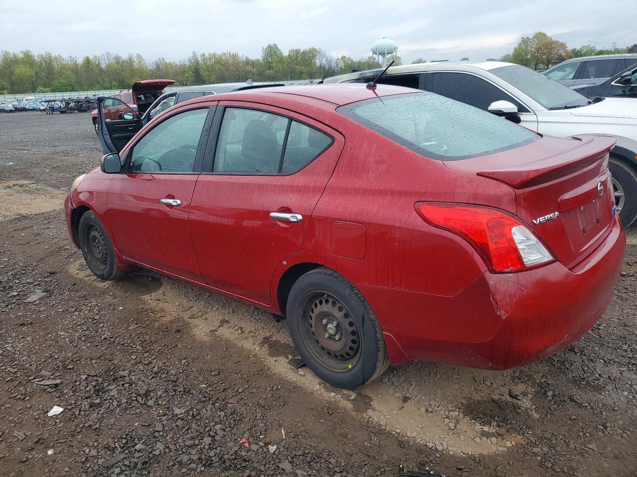 2013 Nissan Versa 1.6 S - Фото 2