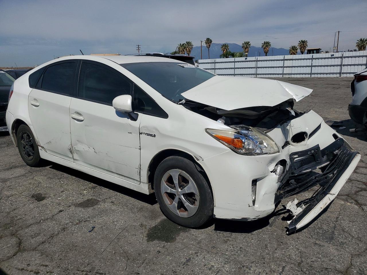 2015 Toyota Prius Two - Image 4