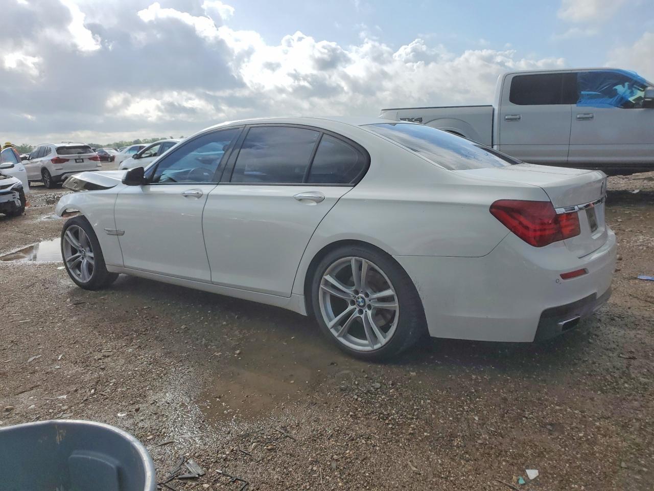 2014 BMW 740 I - Image 2