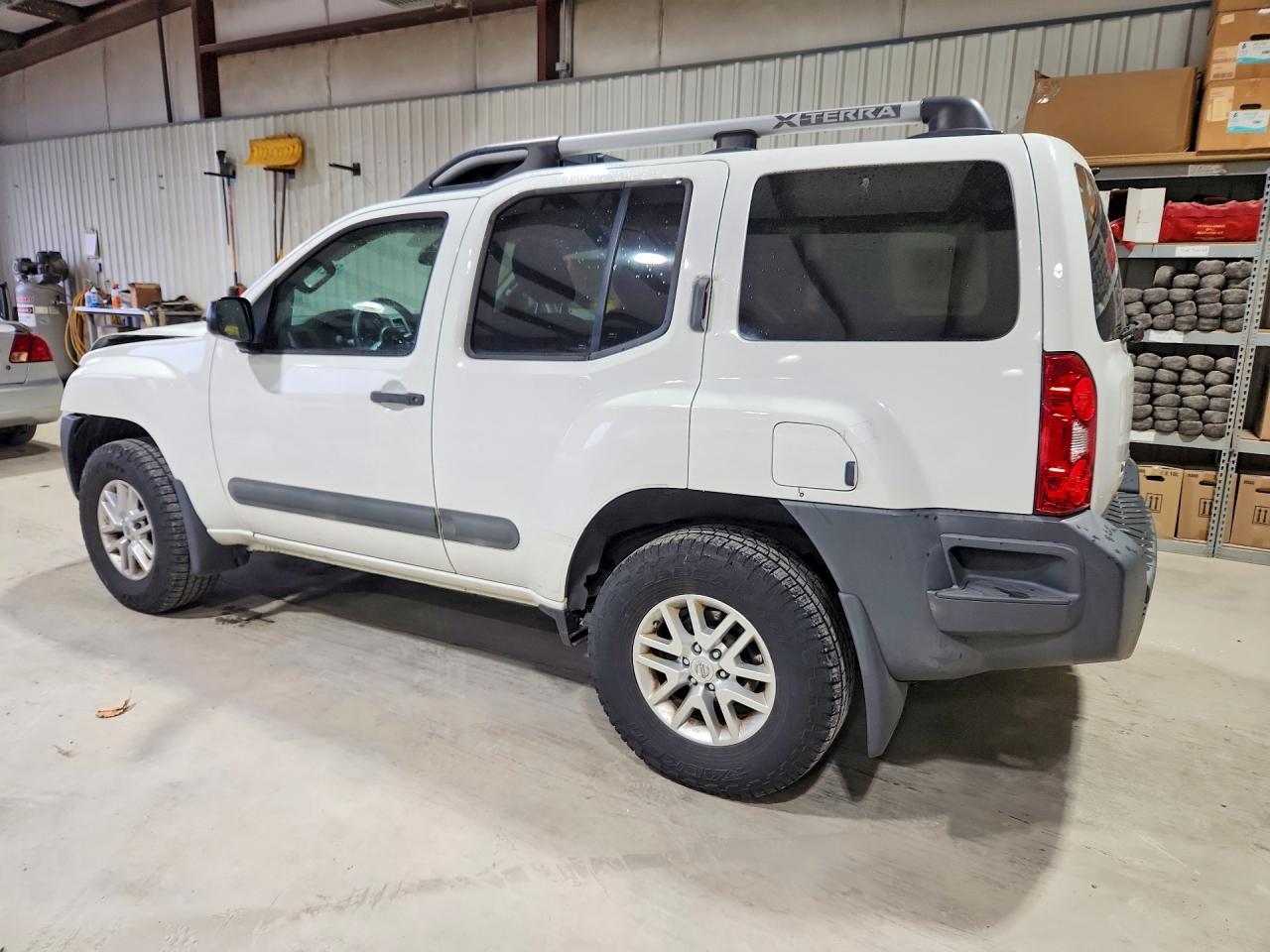 2014 Nissan Xterra S - Image 2