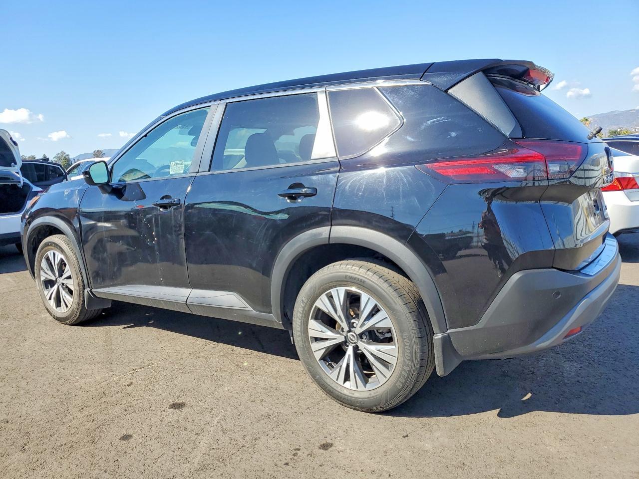 2022 Nissan Rogue Sv - Image 2