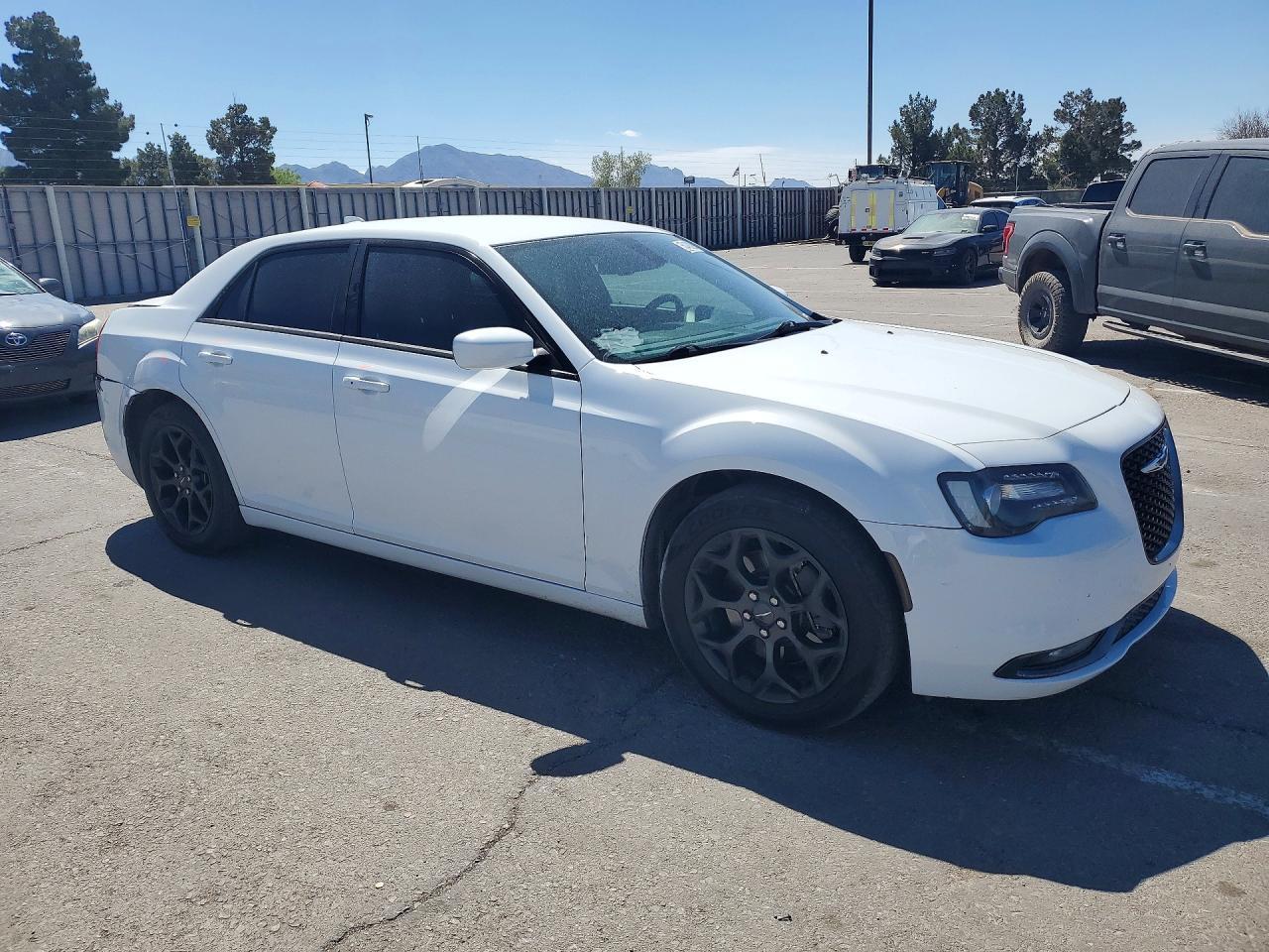 2019 Chrysler 300 S - Фото 4