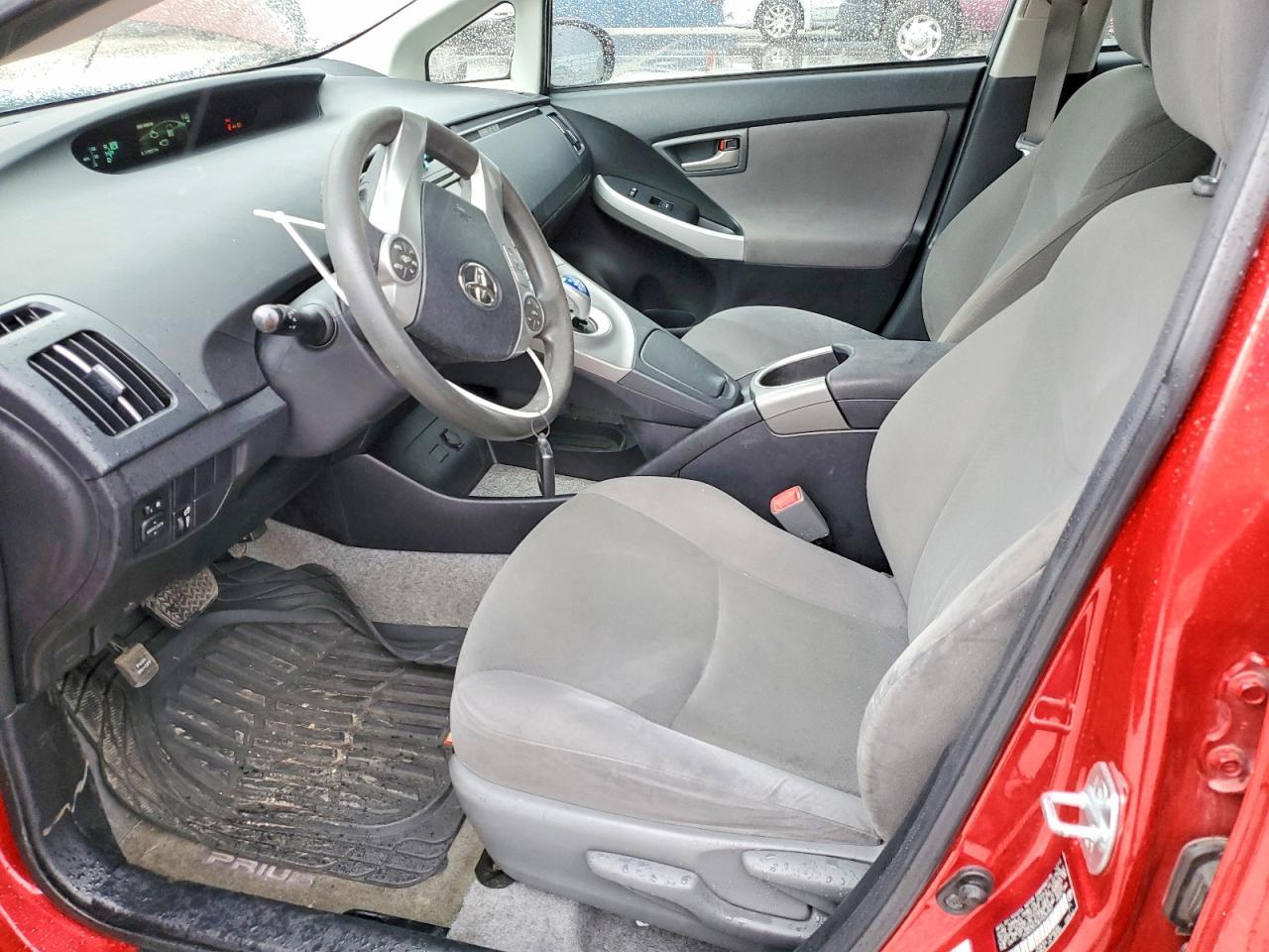 2013 Toyota Prius Two - Фото 7