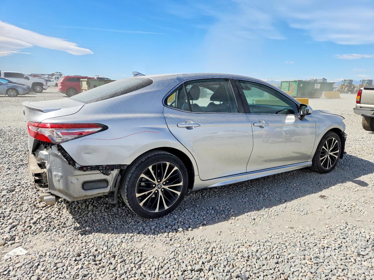 2019 Toyota Camry Se - Фото 3