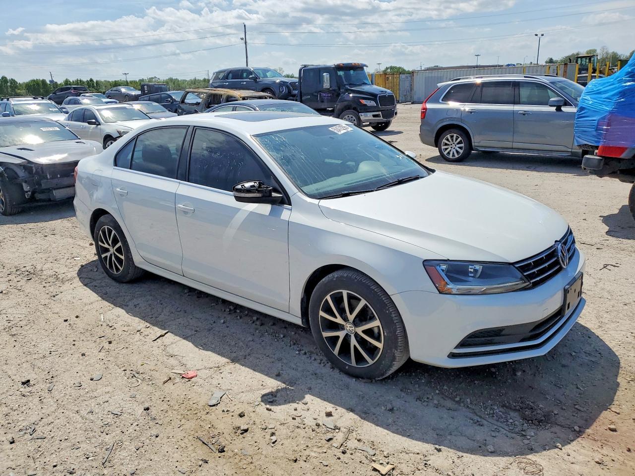 2018 Volkswagen Jetta Se - Image 4