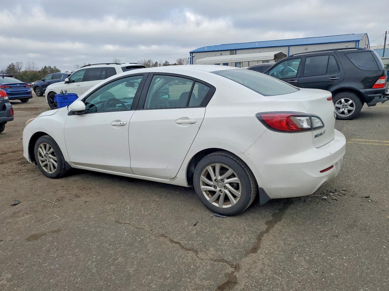 2013 Mazda 3 I - Image 2