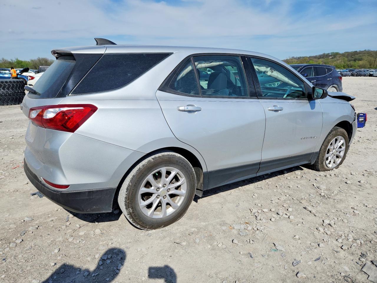 2019 Chevrolet Equinox Ls - Image 3