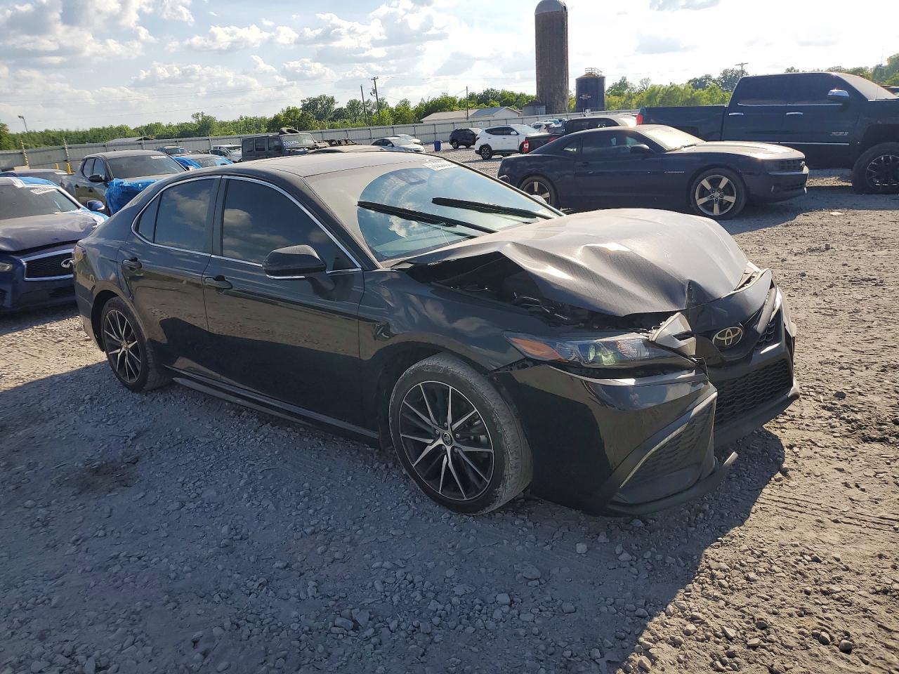 2022 Toyota Camry Se - Фото 4