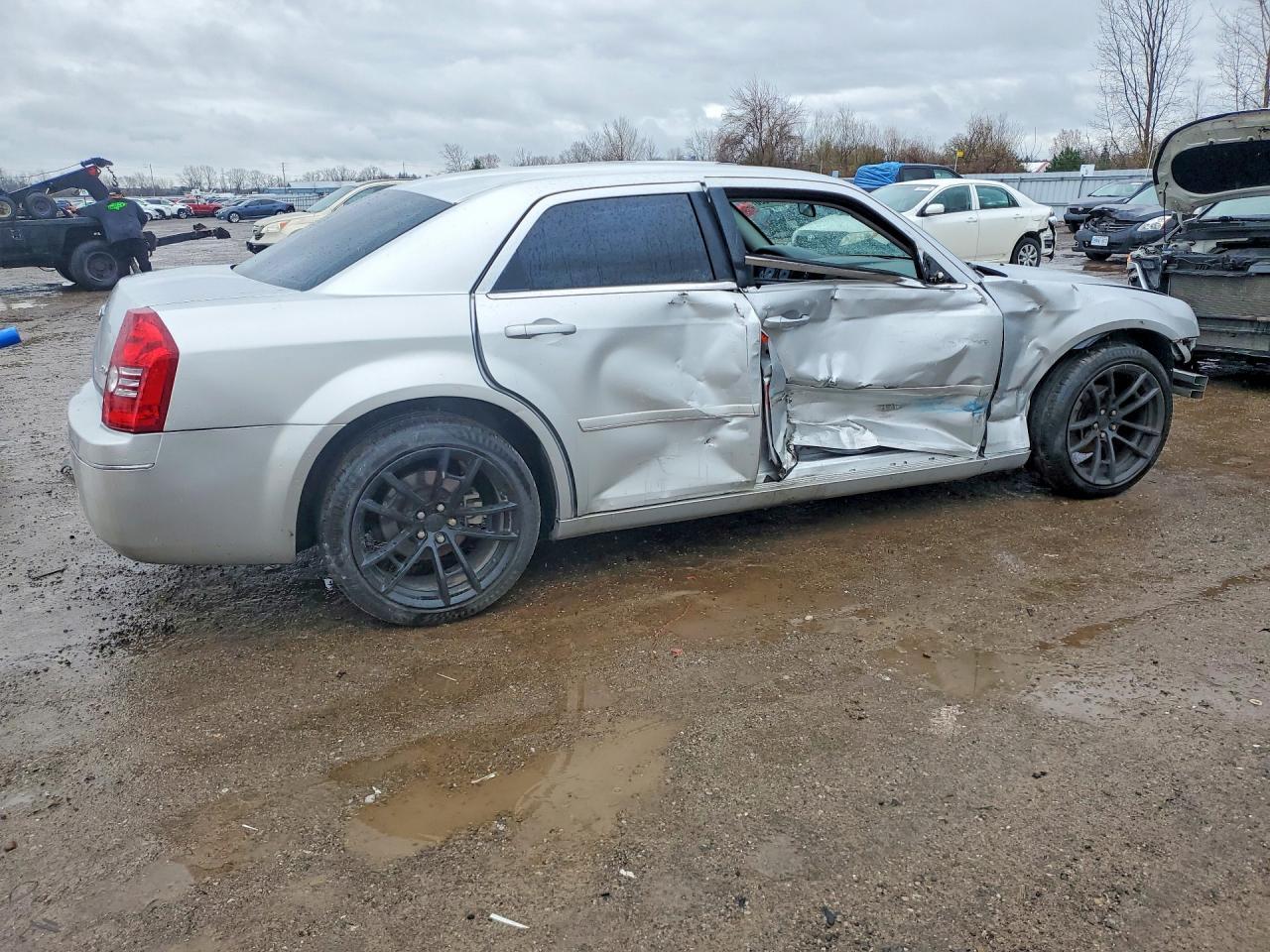 2005 Chrysler 300 Touring - Image 3
