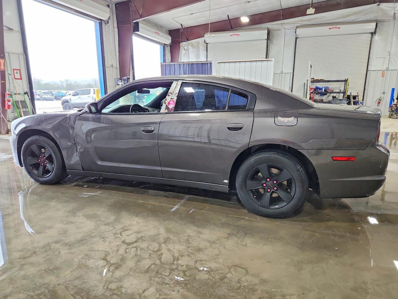 2014 Dodge Charger Se - Image 2