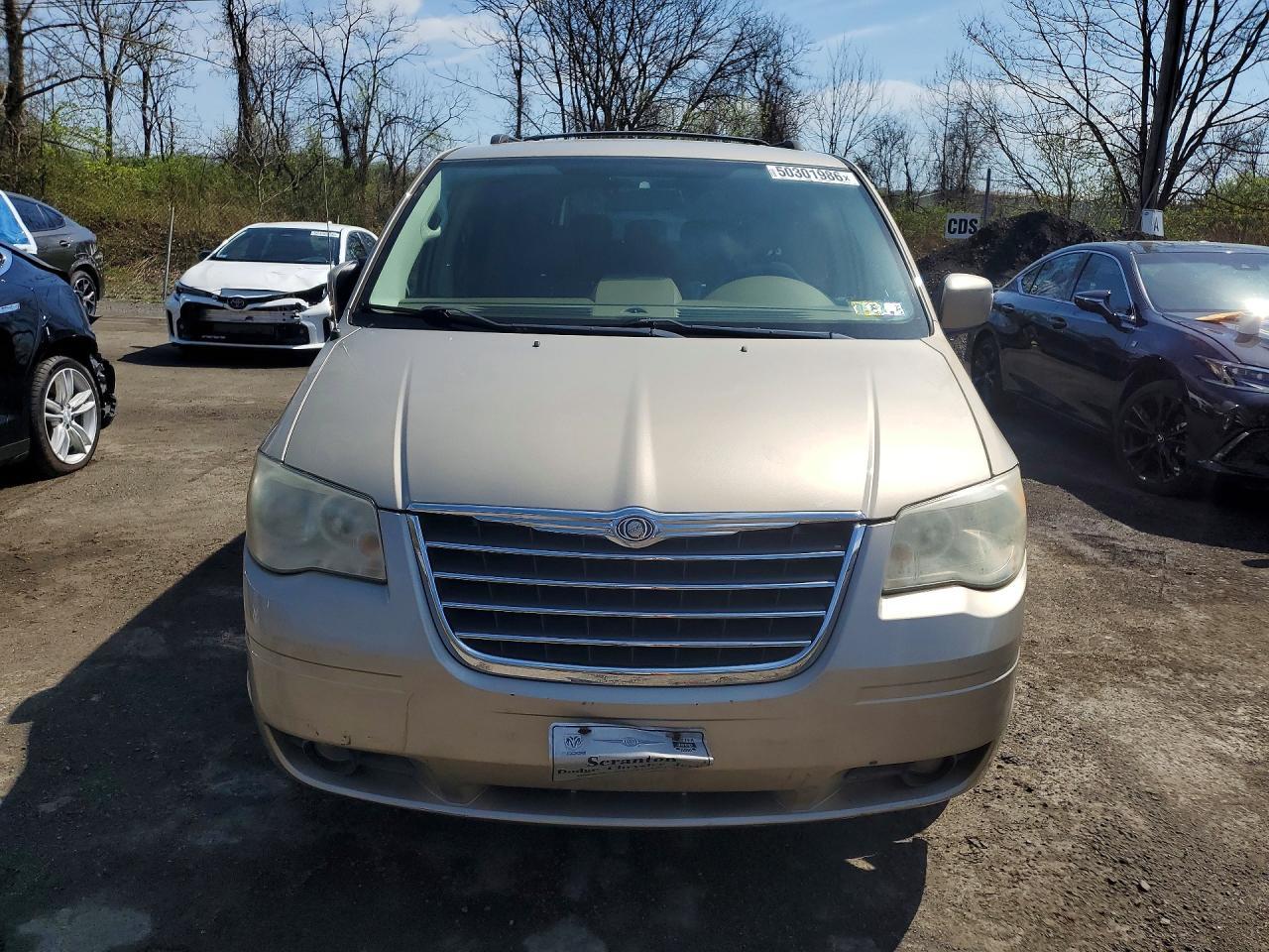 2009 Chrysler Town & Country Touring Handicap - Фото 5