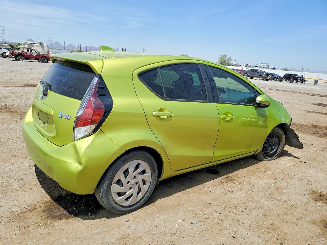2016 Toyota Prius C Two - Фото 3