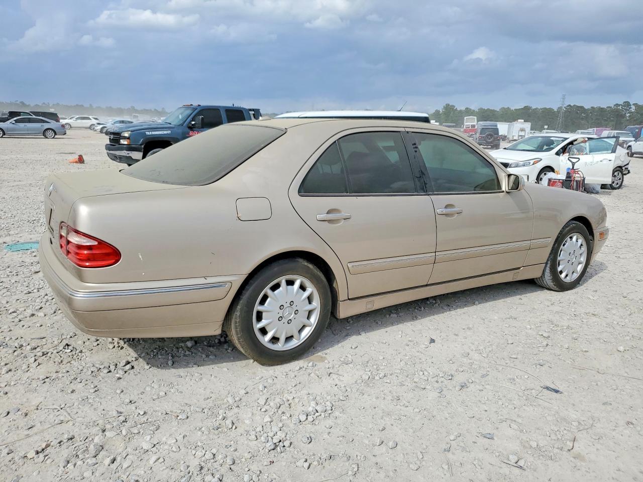 2000 Mercedes-Benz E 320 - Фото 3