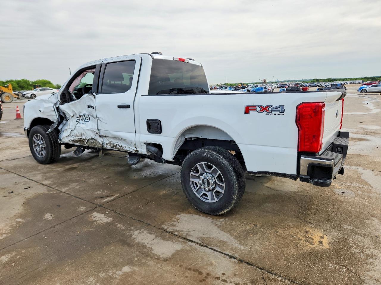 2025 Ford F250 Super Duty - Image 2
