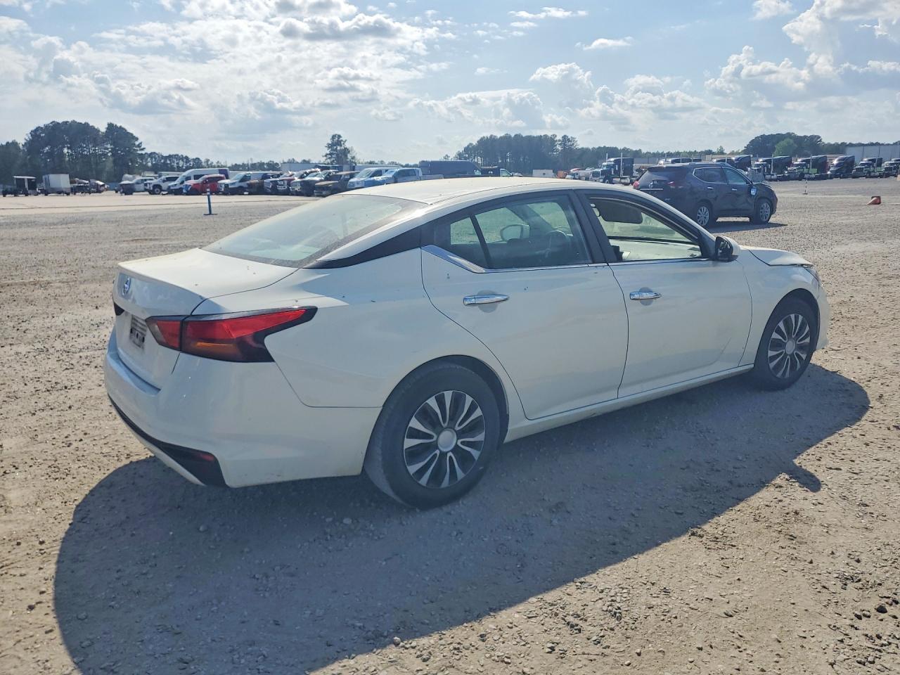 2022 Nissan Altima 2.5 S - Фото 3