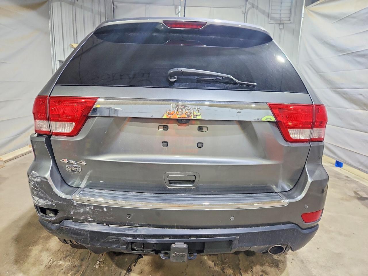 2013 Jeep Grand Cherokee Overland - Image 6