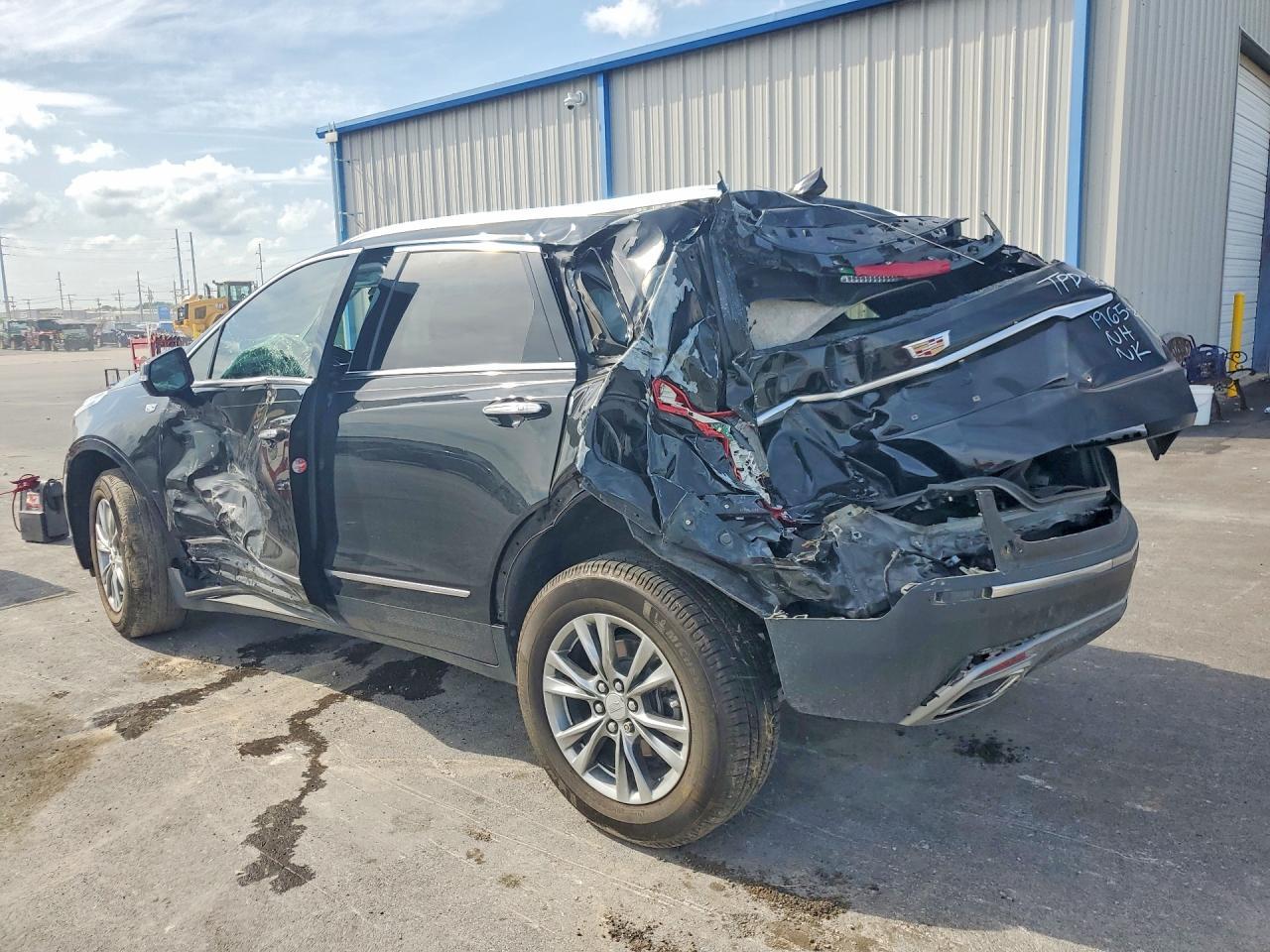 2021 Cadillac Xt5 Premium Luxury - Image 2