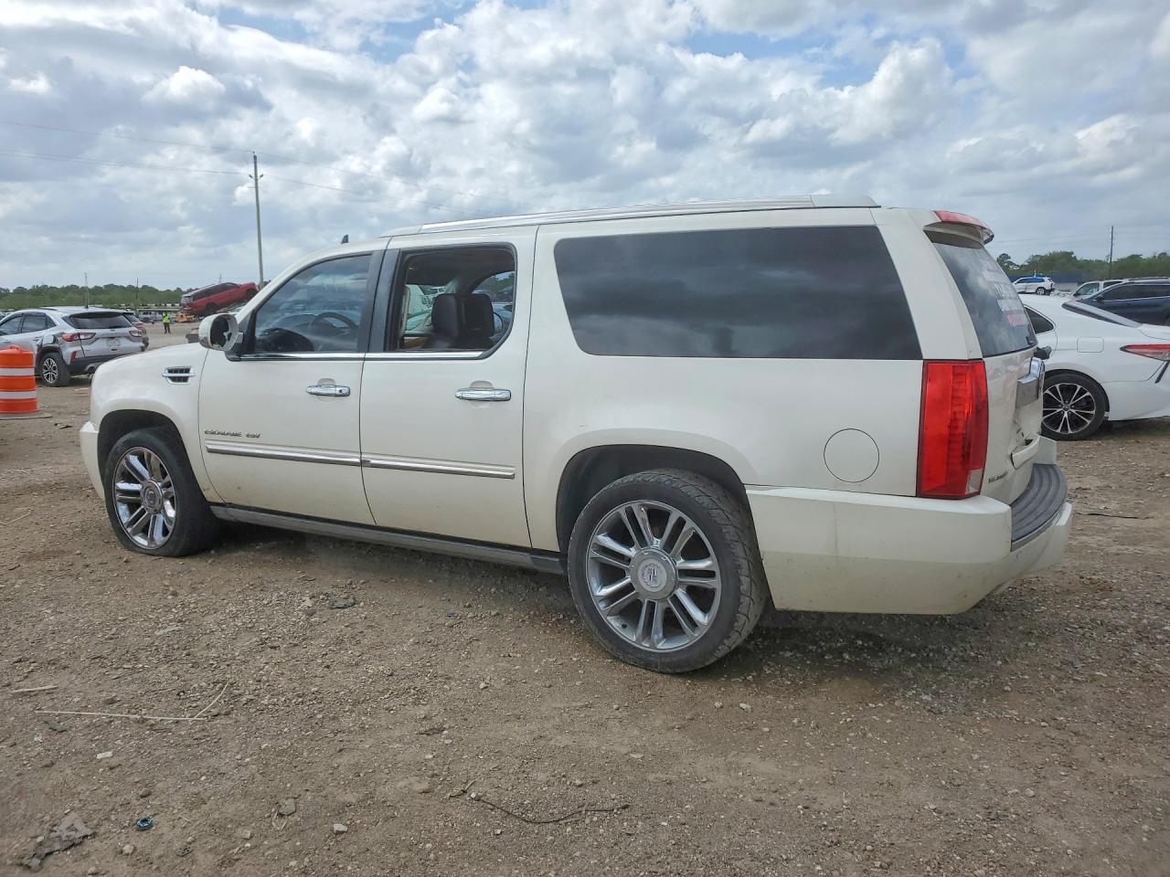 2013 Cadillac Escalade Esv Platinum - Image 2