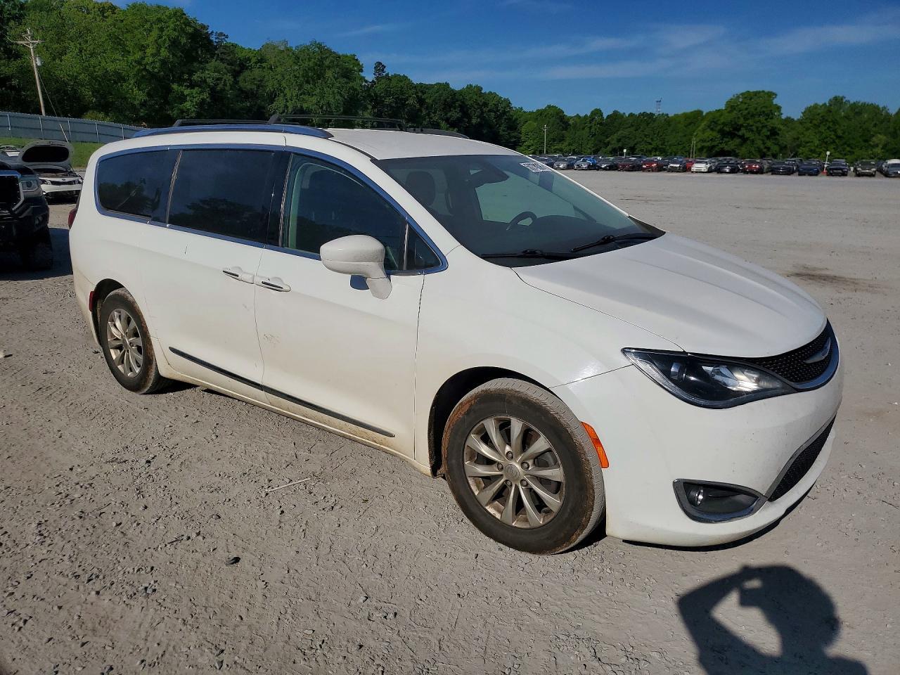 2018 Chrysler Pacifica Touring L Plus - Фото 4