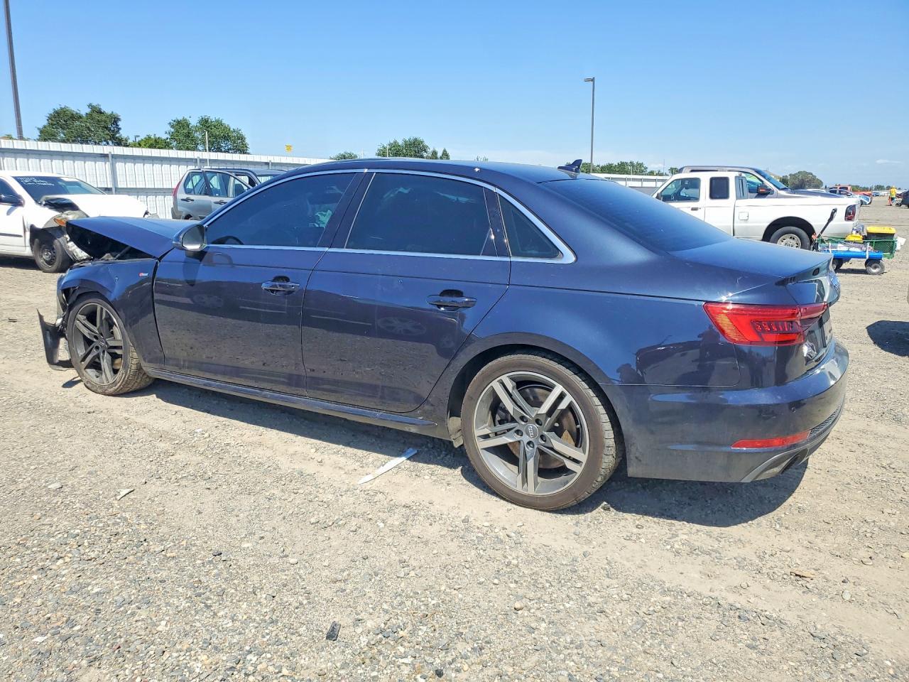 2017 Audi A4 - Фото 2