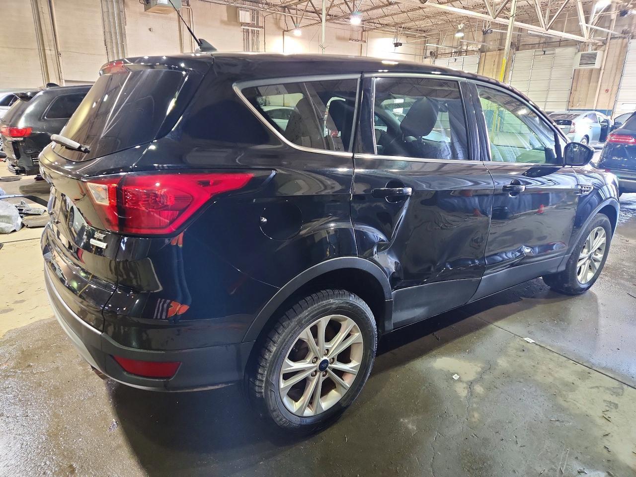 2019 Ford Escape Se - Фото 3
