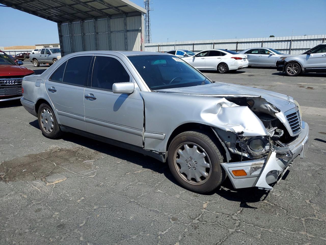 1999 Mercedes-Benz E 320 - Image 4