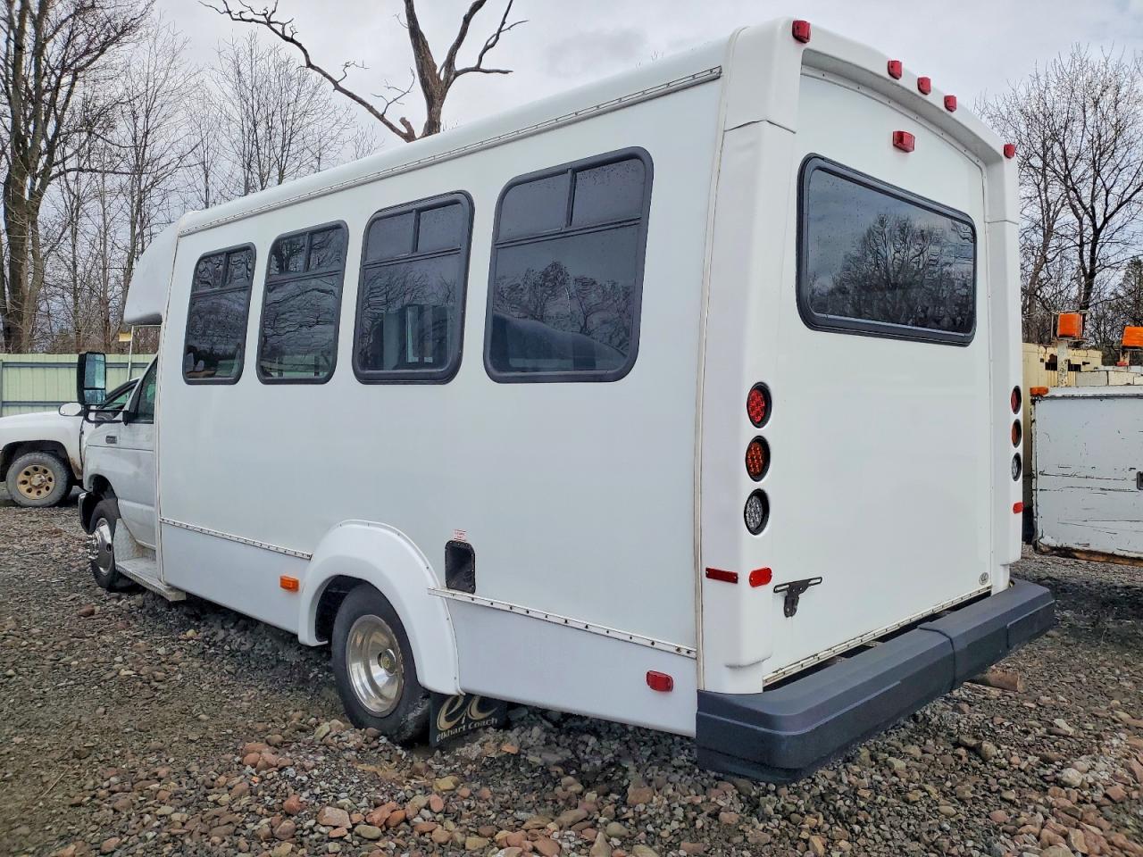 2017 Ford Econoline E350 Super Duty Cutaway Van - Фото 3