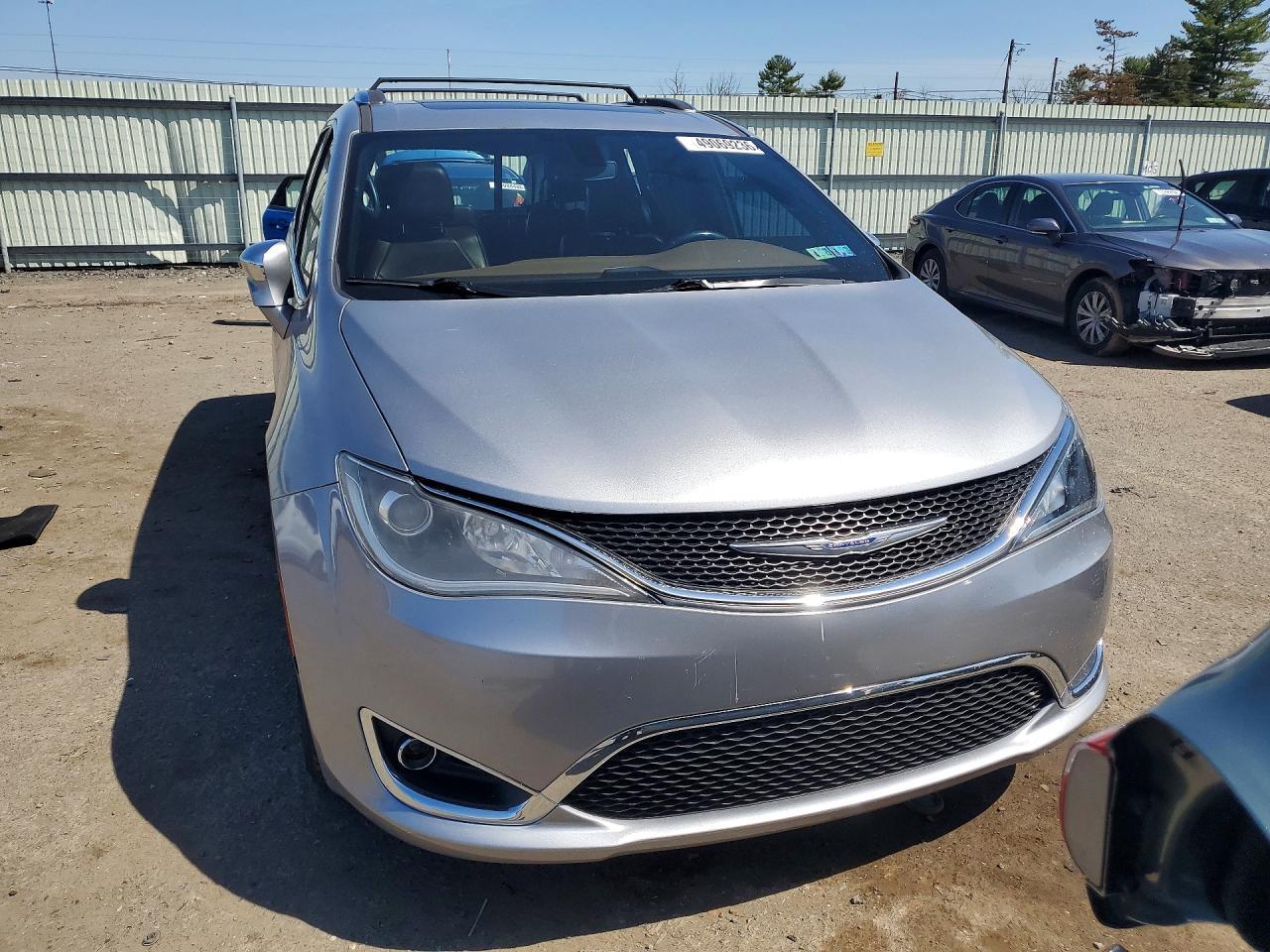 2020 Chrysler Pacifica Limited - Image 5