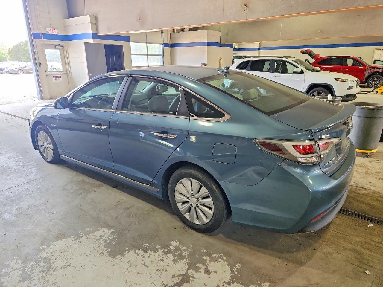 2016 Hyundai Sonata Hybrid Se - Image 2