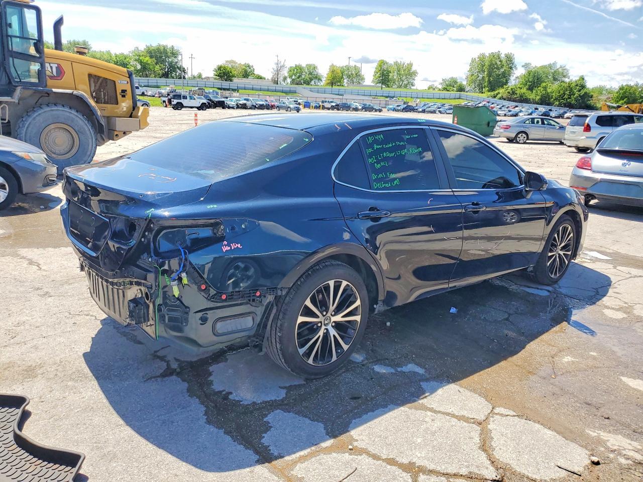2018 Toyota Camry Se - Image 3