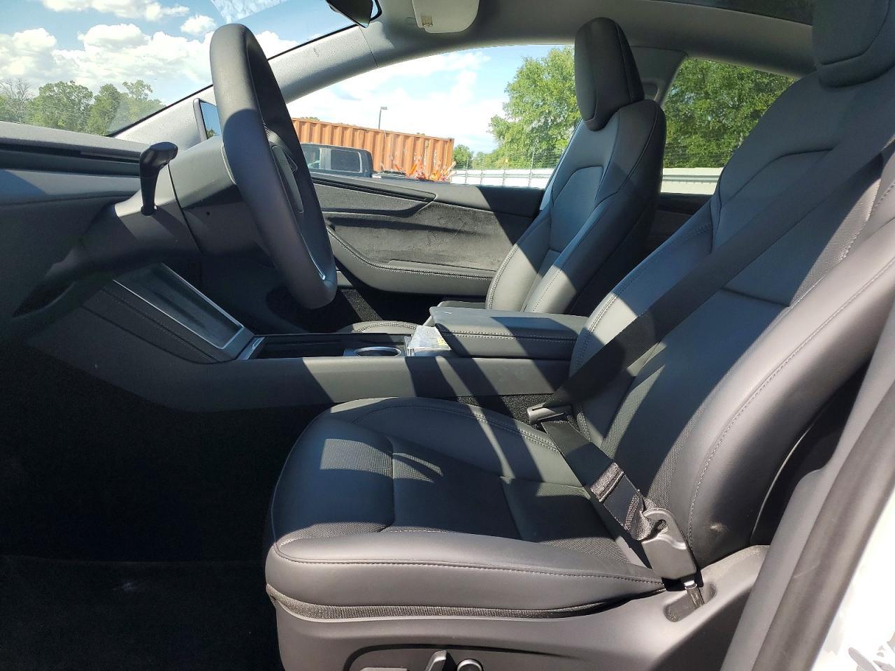 2026 Tesla Model Y - Image 7