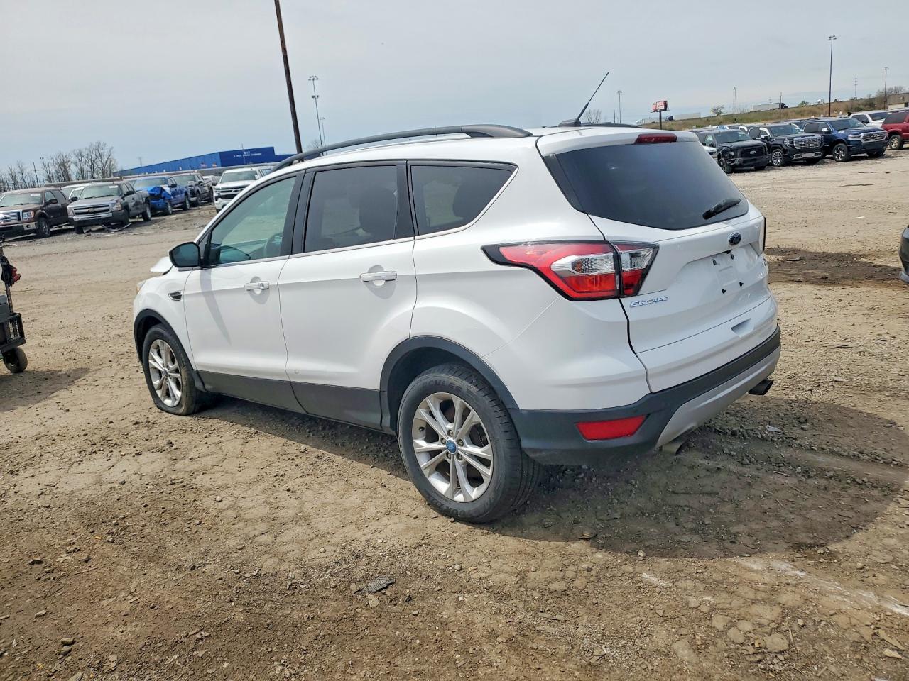 2017 Ford Escape Se - Фото 2