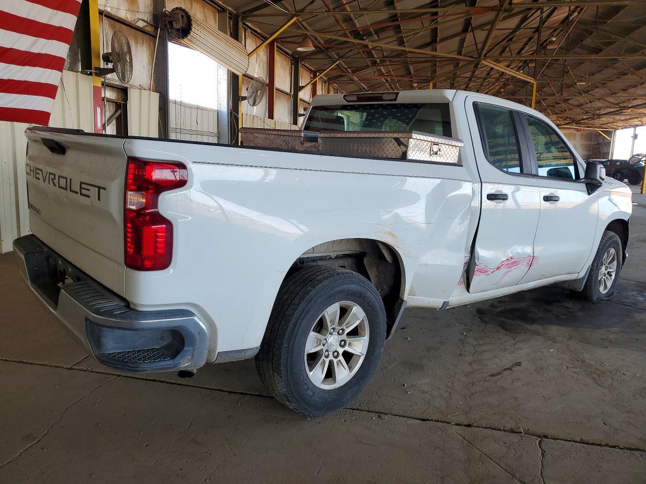 2019 Chevrolet Silverado C1500 - Image 3