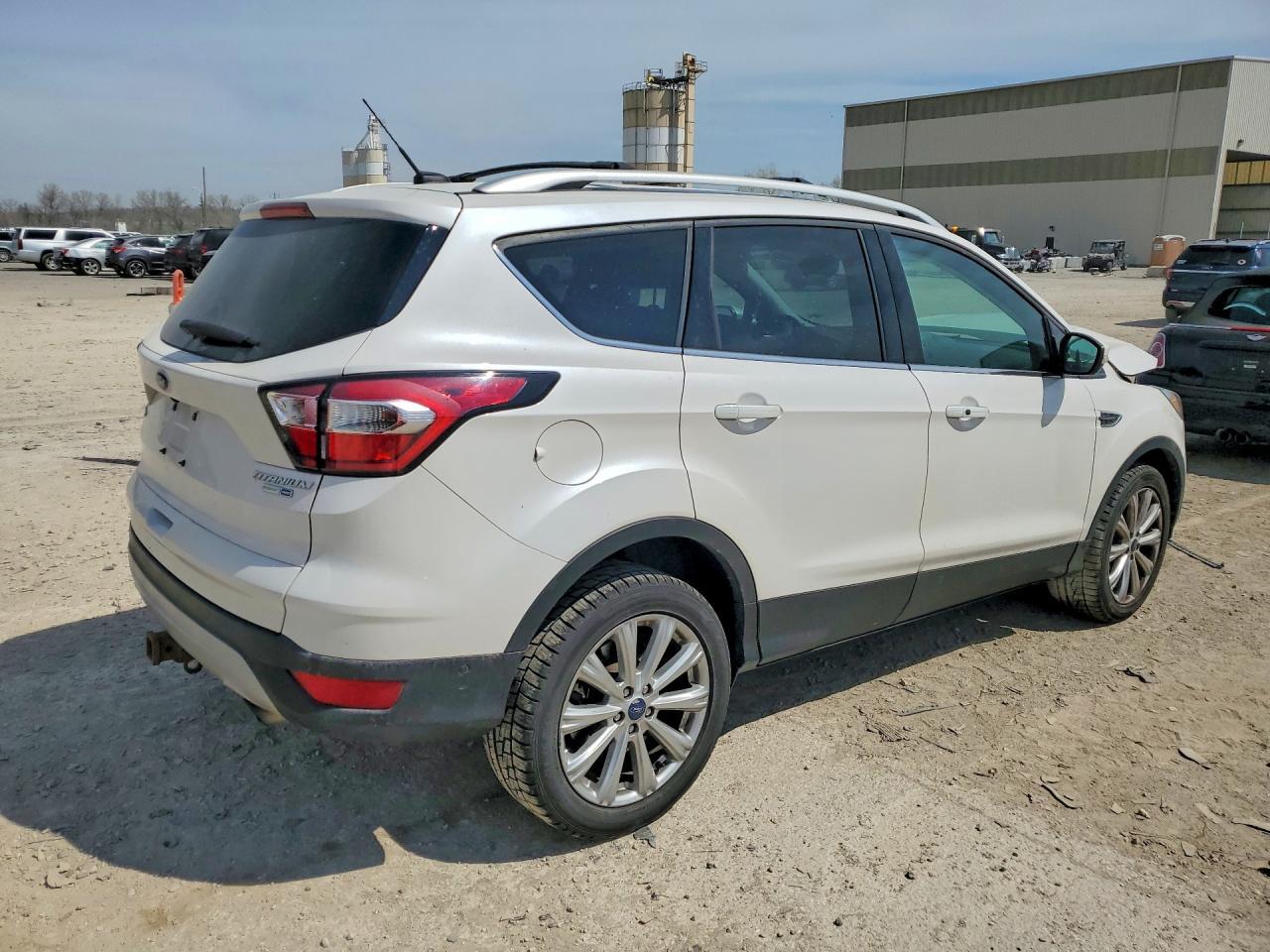 2017 Ford Escape Titanium - Фото 3