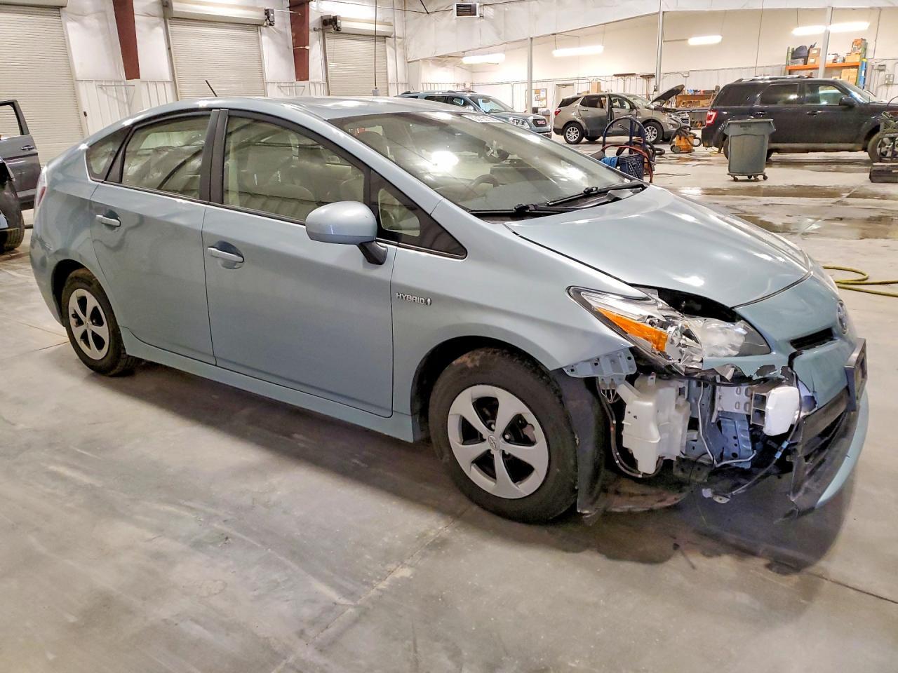 2013 Toyota Prius Three - Фото 4
