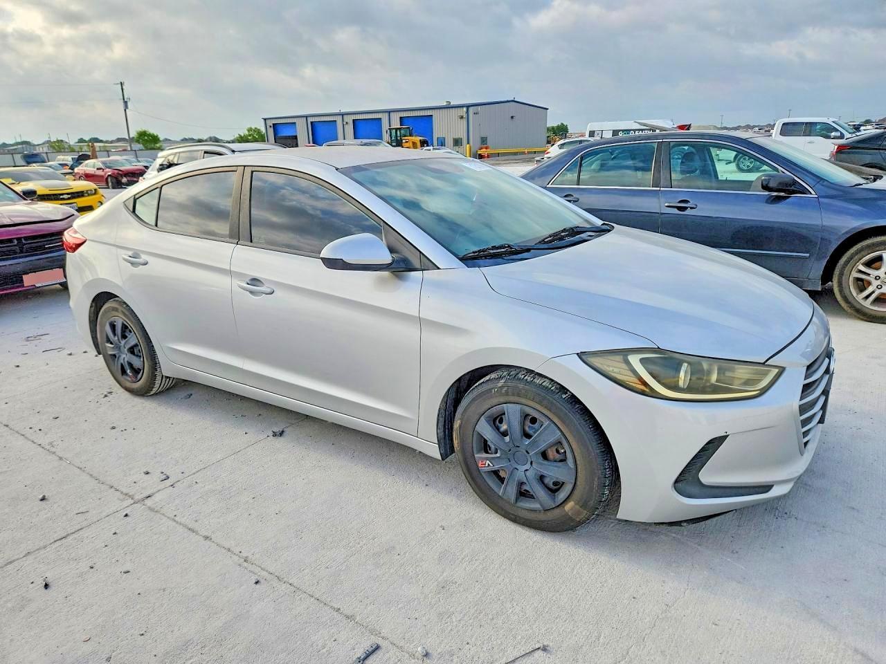 2017 Hyundai Elantra Se - Image 4