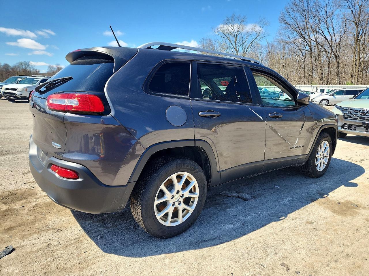 2015 Jeep Cherokee Latitude - Image 3