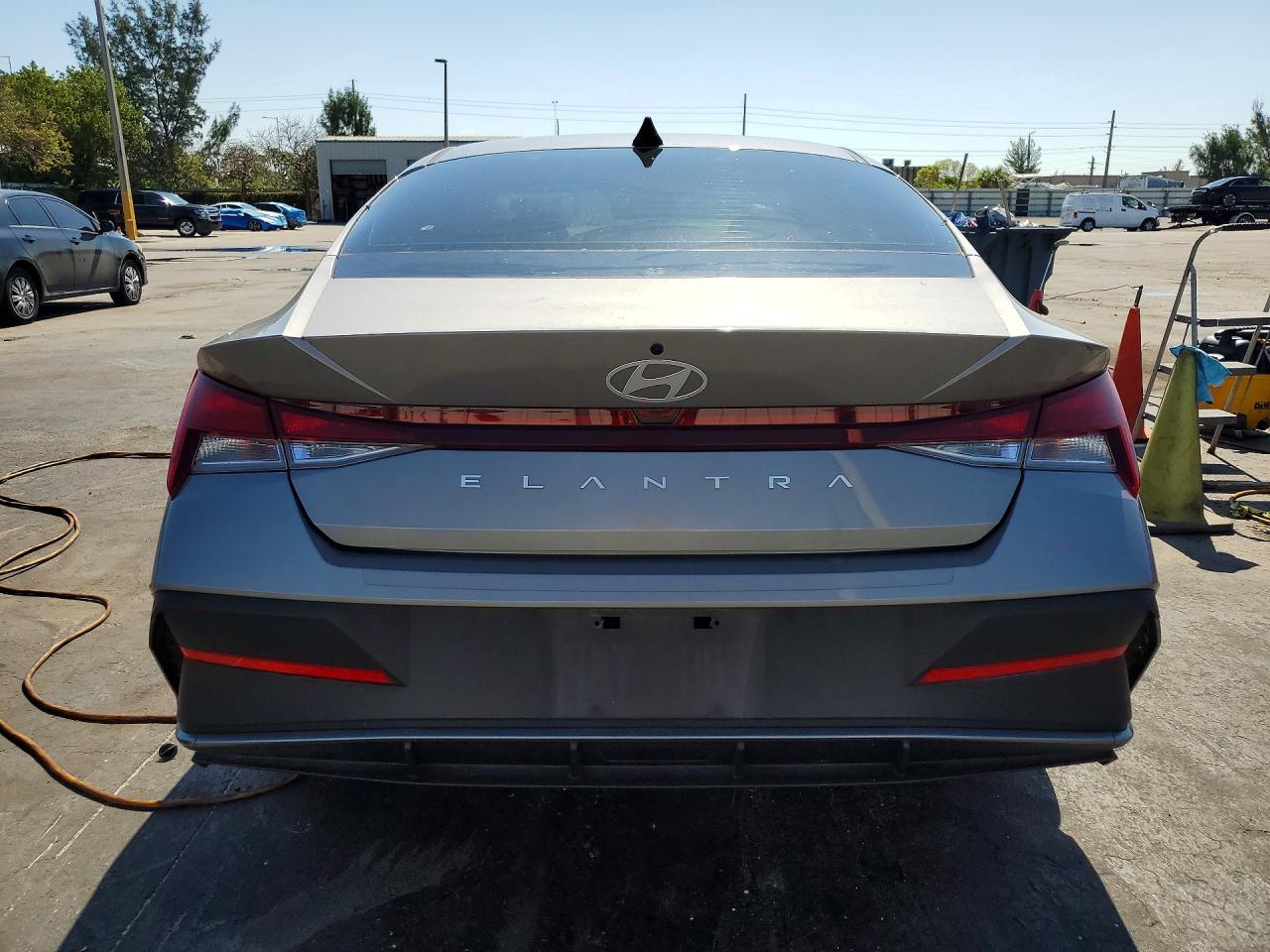 2024 Hyundai Elantra Se - Фото 6